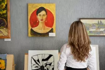 Art as Therapy: How Museum Visits Keep Your Brain Sharp at Any Age