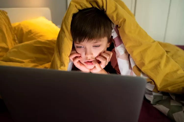 Is Your Screen Making You Depressed? The Mental Health Risks of Digital Life Photo Credit: by freepik.com